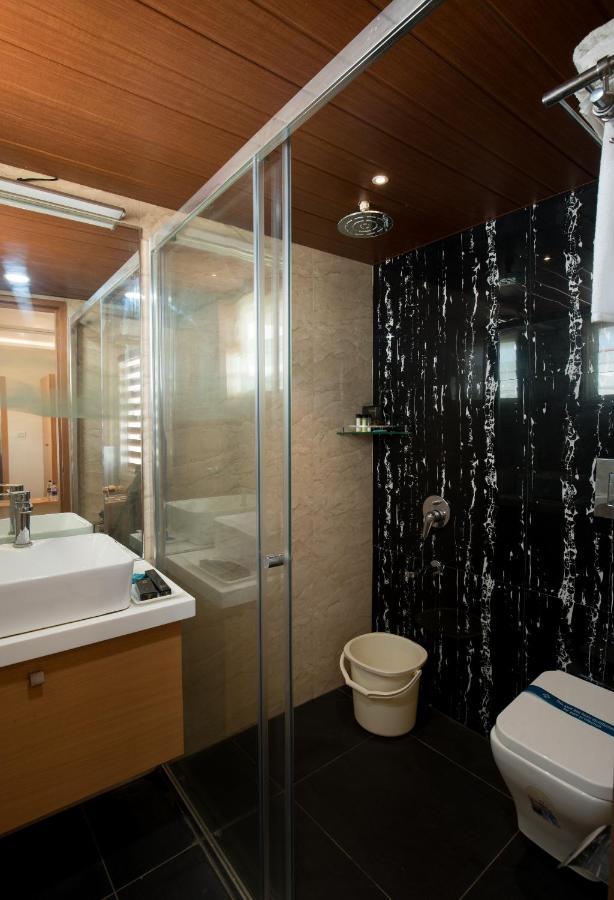 Kvr Capitol Suites Vijayawāda Eksteriør bilde