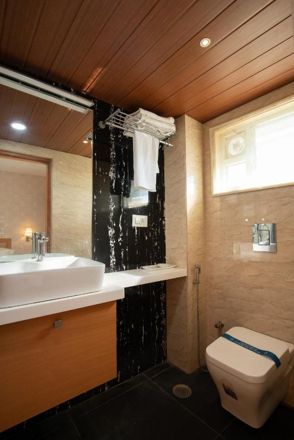 Kvr Capitol Suites Vijayawāda Eksteriør bilde