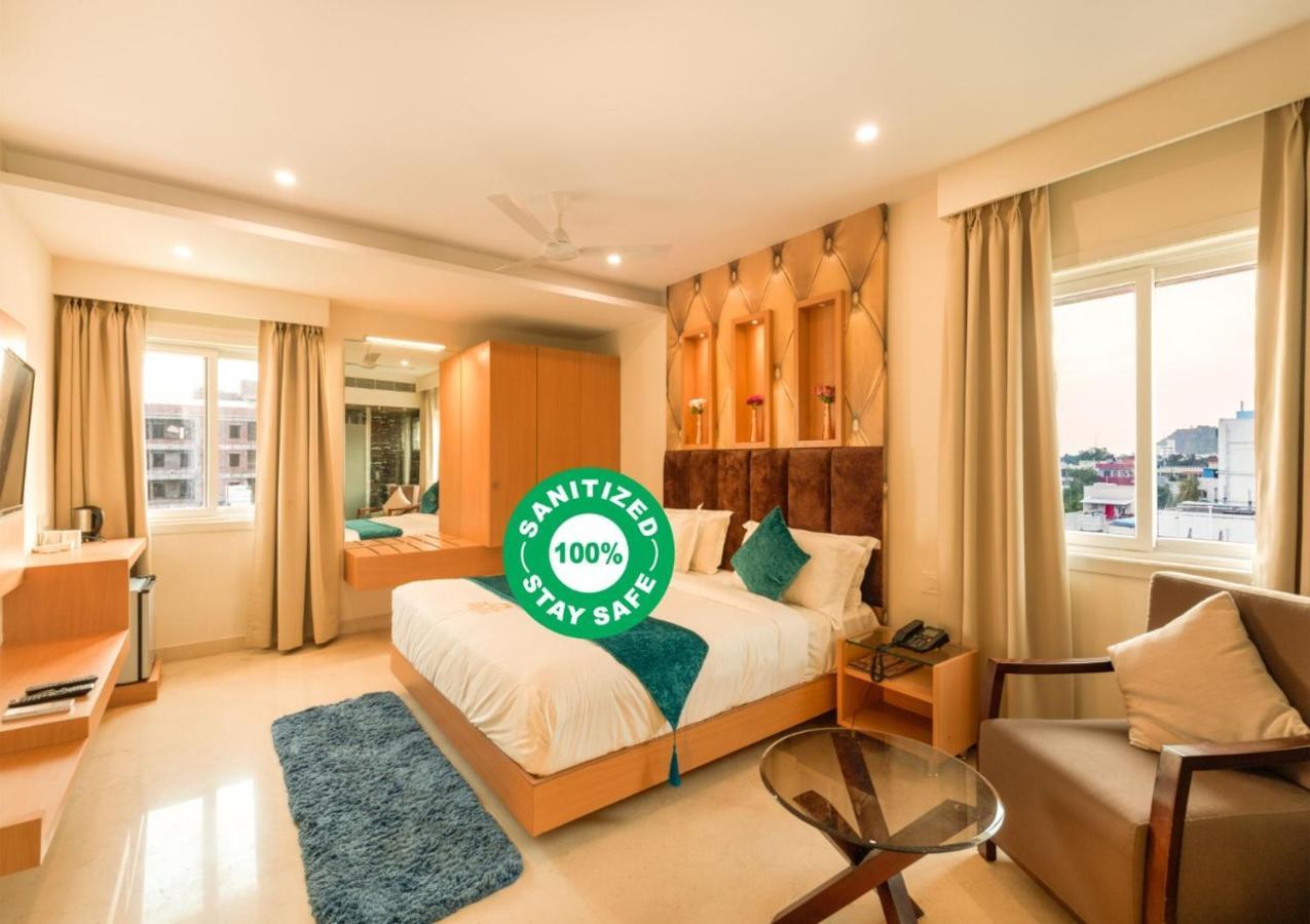 Kvr Capitol Suites Vijayawāda Eksteriør bilde